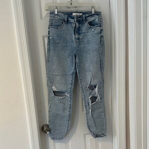 Ripped Mom Fit Jeans in Light Blue Wash